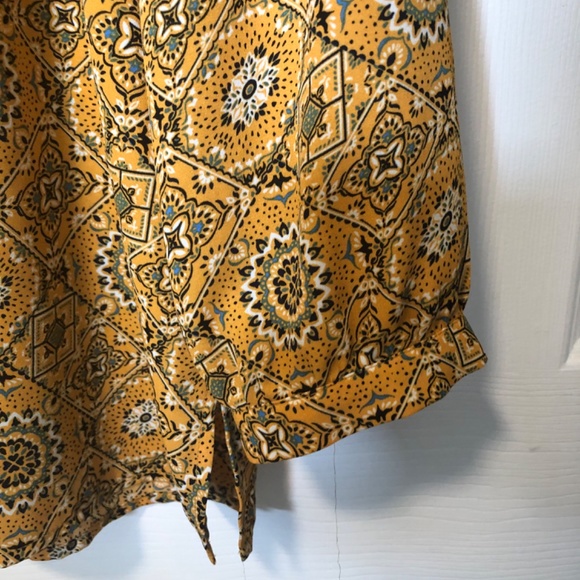 Yellow flowy top - Picture 4 of 6